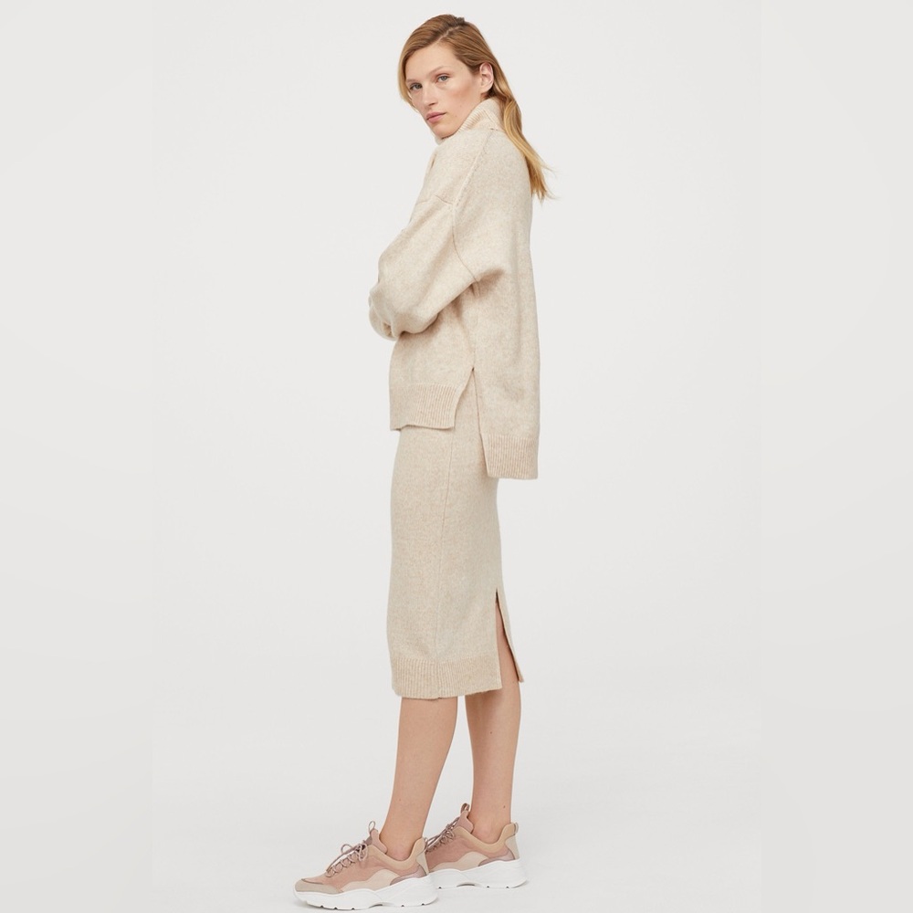 H&M Beige Knit Pencil Skirt